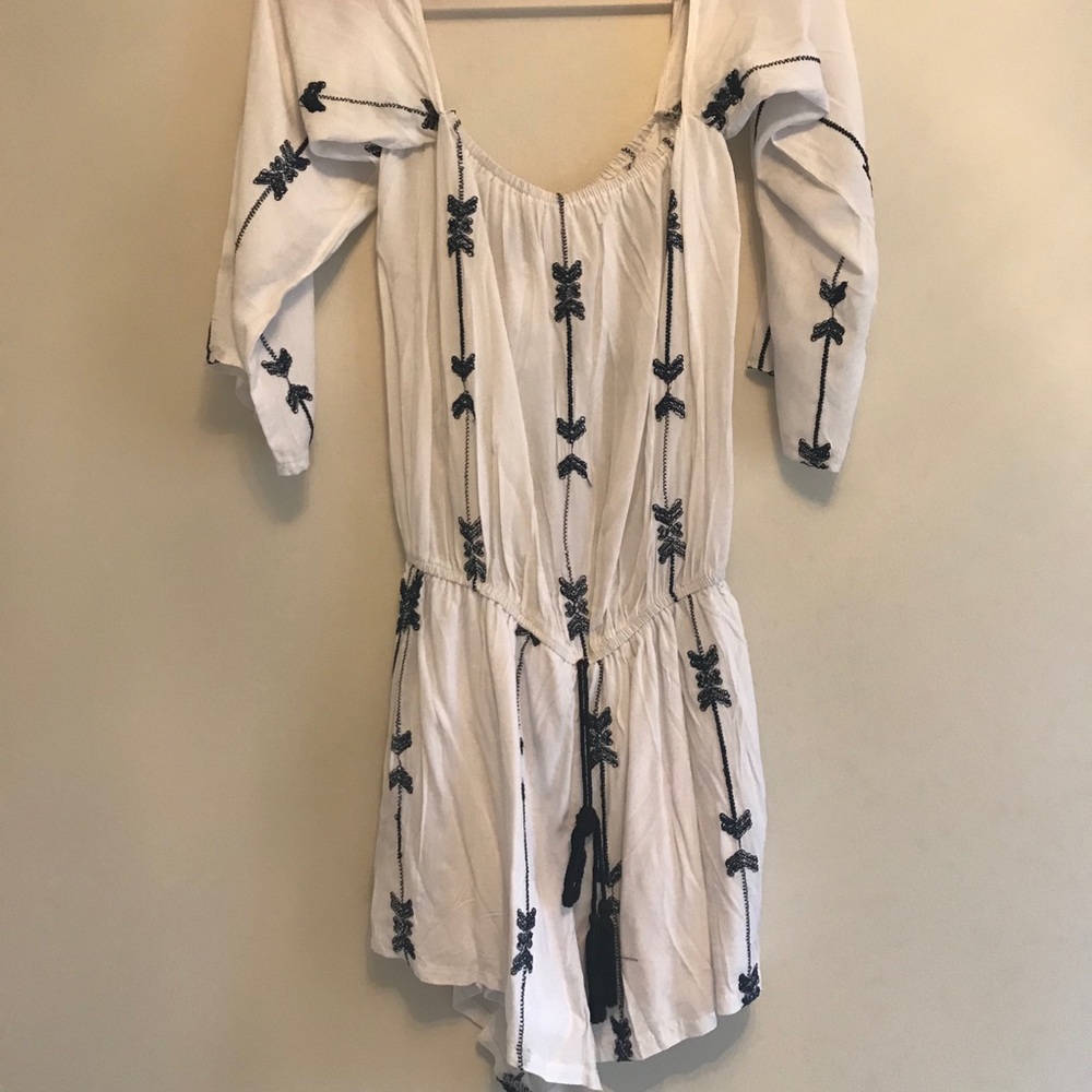 White and blue off the shoulder half sleeve romper